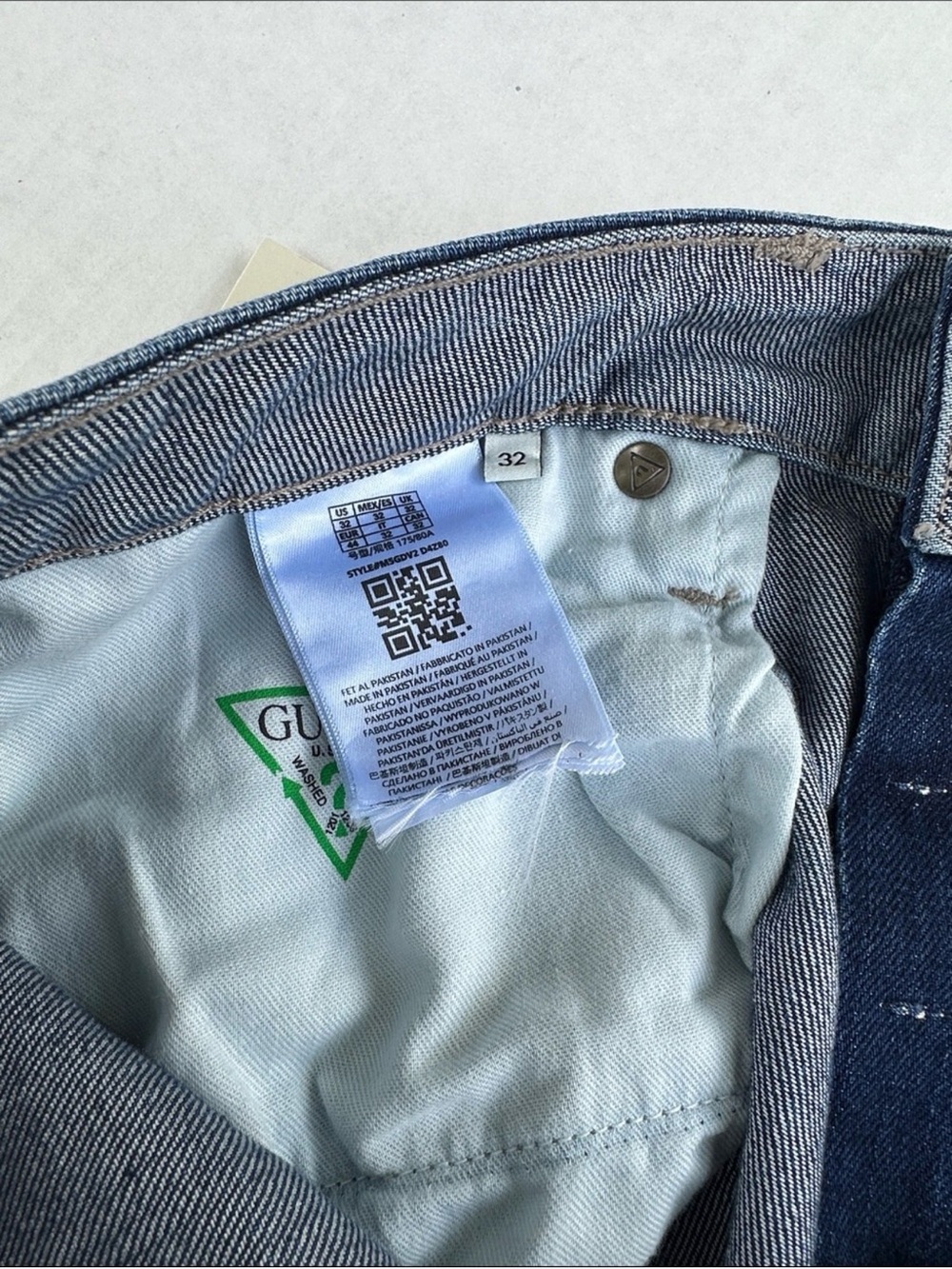 GUESS Men's Indigo Washed Denim Jean Shorts - Picture 10 of 10
